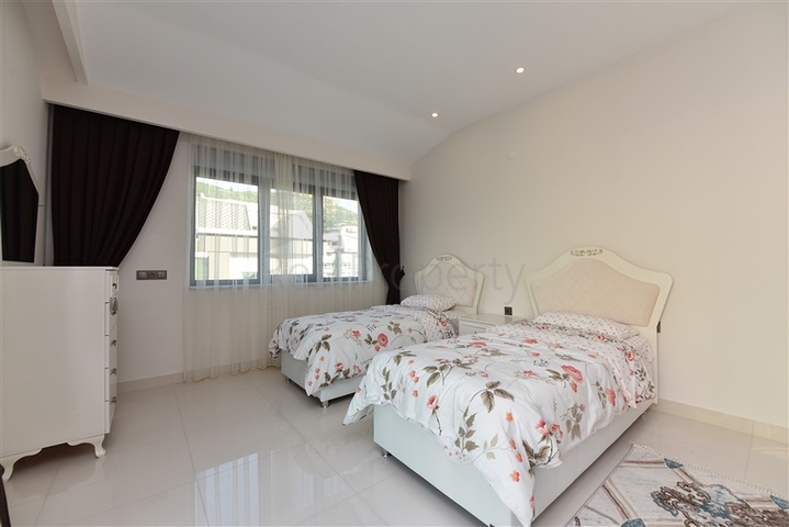 اطلالة بحر - شقة 3 غرف وصالة - مفروشة - مجمع حديث - في كارجي جاك / الانيا 