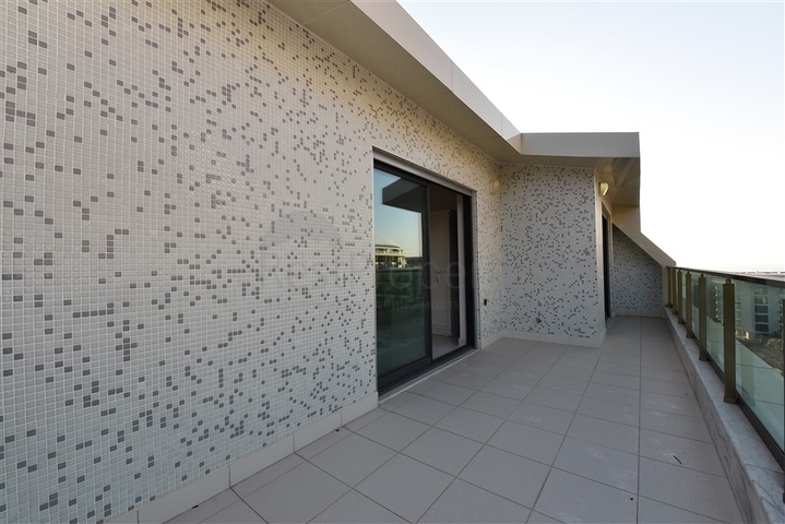 اطلالة بحر - شقة 3 غرف وصالة - مفروشة - مجمع حديث - في كارجي جاك / الانيا 