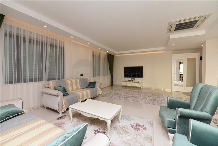 اطلالة بحر - شقة 3 غرف وصالة - مفروشة - مجمع حديث - في كارجي جاك / الانيا 