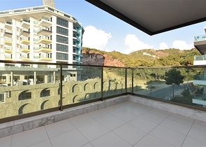 اطلالة بحر - شقة 3 غرف وصالة - مفروشة - مجمع حديث - في كارجي جاك / الانيا 