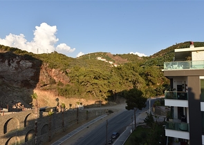 اطلالة بحر - شقة 3 غرف وصالة - مفروشة - مجمع حديث - في كارجي جاك / الانيا 