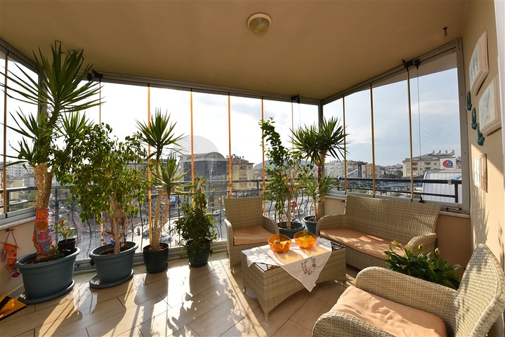 منزل العائلة - بجانب المول - دوبلكس 4 غرف وصالة - في اوبا / الانيا 