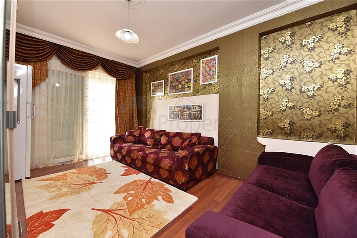 منزل العائلة - بجانب المول - دوبلكس 4 غرف وصالة - في اوبا / الانيا 