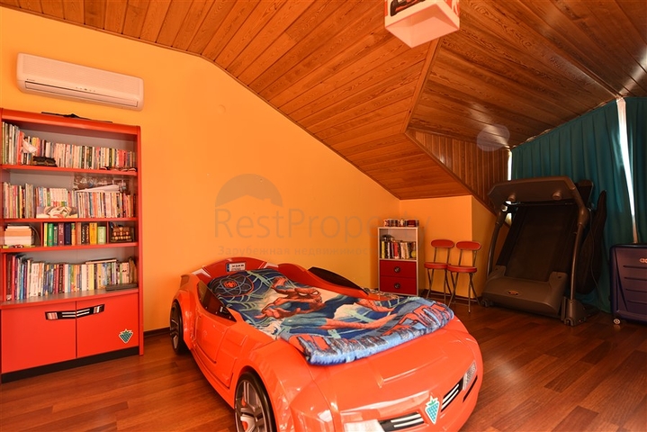 منزل العائلة - بجانب المول - دوبلكس 4 غرف وصالة - في اوبا / الانيا 