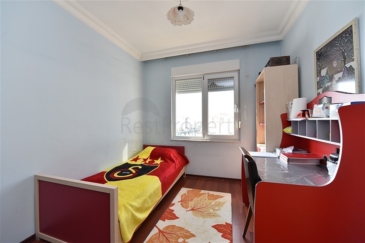 منزل العائلة - بجانب المول - دوبلكس 4 غرف وصالة - في اوبا / الانيا 