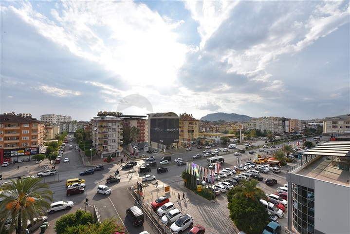 منزل العائلة - بجانب المول - دوبلكس 4 غرف وصالة - في اوبا / الانيا 