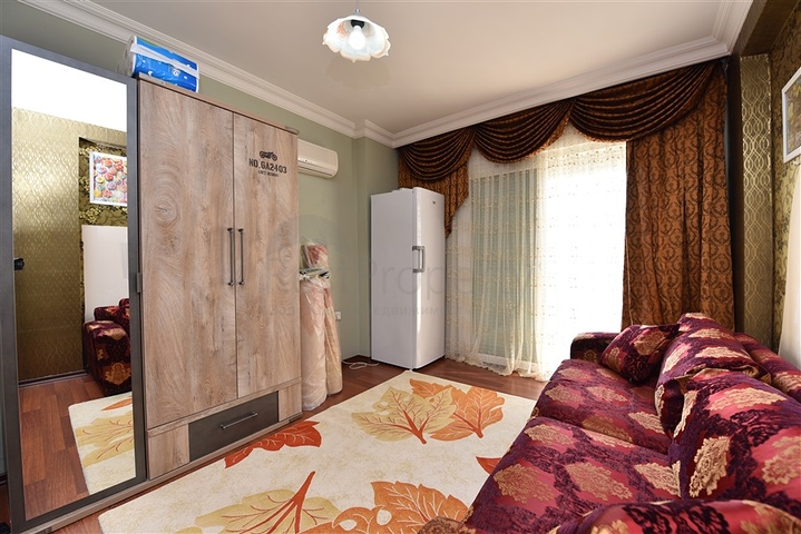 منزل العائلة - بجانب المول - دوبلكس 4 غرف وصالة - في اوبا / الانيا 