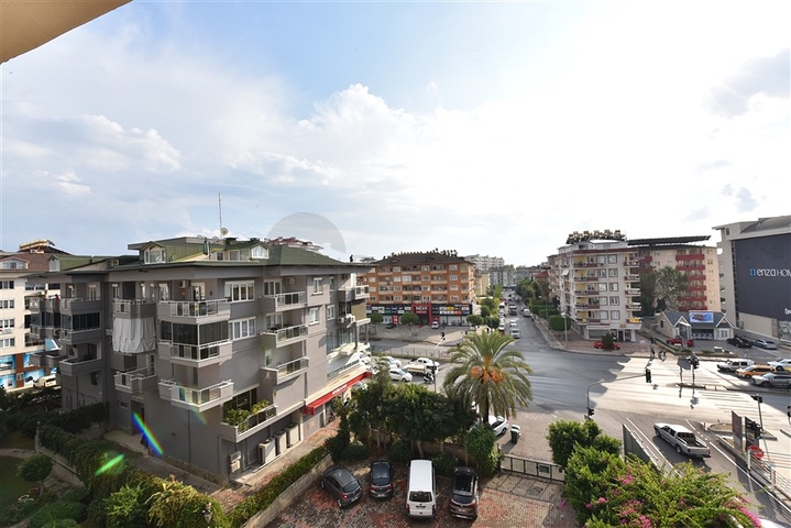 منزل العائلة - بجانب المول - دوبلكس 4 غرف وصالة - في اوبا / الانيا 