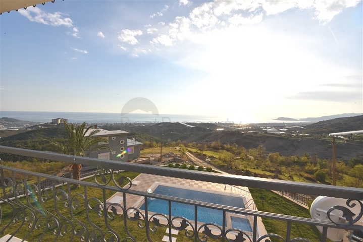 اطلالة بحر - فيلا حديثة - 4 غرفة وصالة - مسبح منفصل - في مهموتلار / الانيا 