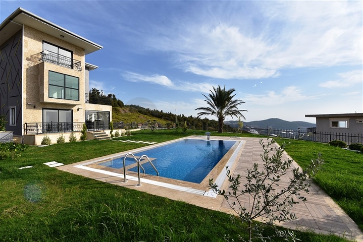 اطلالة بحر - فيلا حديثة - 4 غرفة وصالة - مسبح منفصل - في مهموتلار / الانيا 