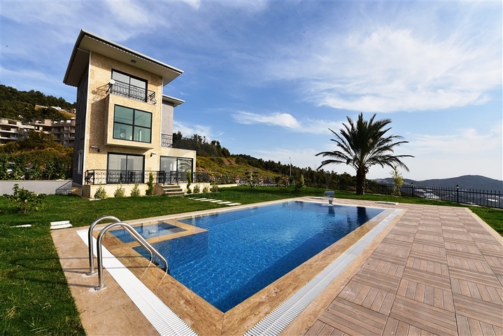 اطلالة بحر - فيلا حديثة - 4 غرفة وصالة - مسبح منفصل - في مهموتلار / الانيا 