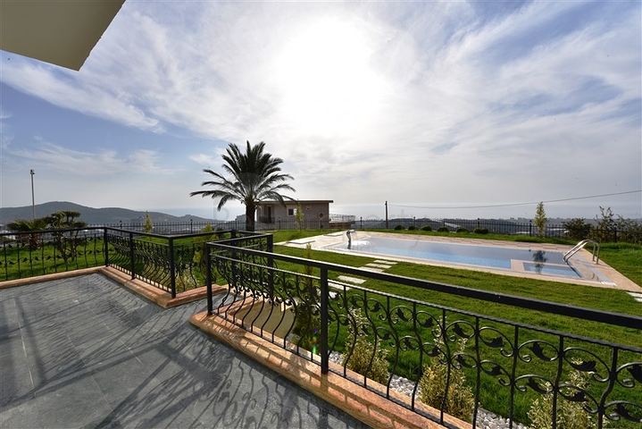 اطلالة بحر - فيلا حديثة - 4 غرفة وصالة - مسبح منفصل - في مهموتلار / الانيا 