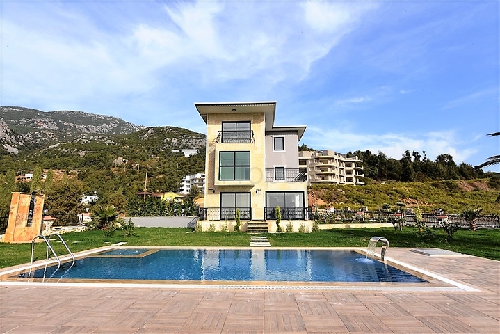 اطلالة بحر - فيلا حديثة - 4 غرفة وصالة - مسبح منفصل - في مهموتلار / الانيا 