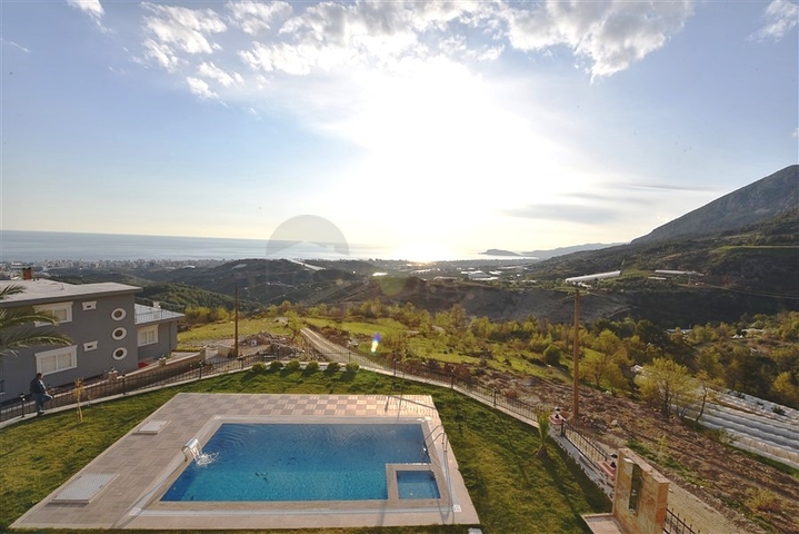 اطلالة بحر - فيلا حديثة - 4 غرفة وصالة - مسبح منفصل - في مهموتلار / الانيا 