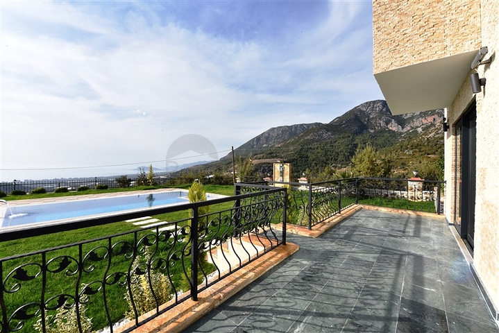 اطلالة بحر - فيلا حديثة - 4 غرفة وصالة - مسبح منفصل - في مهموتلار / الانيا 