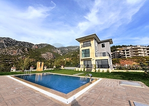 اطلالة بحر - فيلا حديثة - 4 غرفة وصالة - مسبح منفصل - في مهموتلار / الانيا 