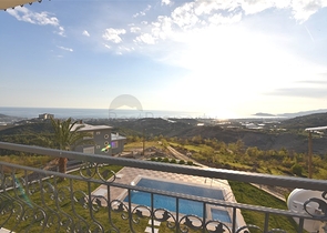 اطلالة بحر - فيلا حديثة - 4 غرفة وصالة - مسبح منفصل - في مهموتلار / الانيا 