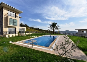 اطلالة بحر - فيلا حديثة - 4 غرفة وصالة - مسبح منفصل - في مهموتلار / الانيا 