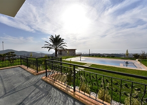 اطلالة بحر - فيلا حديثة - 4 غرفة وصالة - مسبح منفصل - في مهموتلار / الانيا 