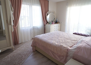 شقة مفروشة - 3 غرف وصالة - مطبخ منفصل -قريبة من المول - في جيكجلي / الانيا 