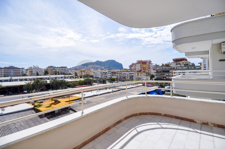 في المركز وباطلالة على القلعة - شقق تصميم 1+1 - الانيا 