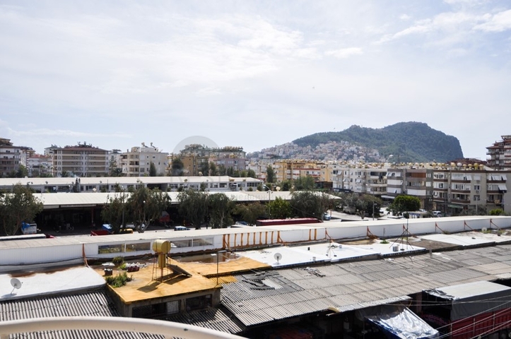 في المركز وباطلالة على القلعة - شقق تصميم 1+1 - الانيا 