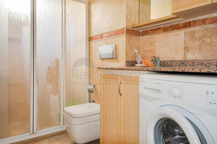 في المركز وباطلالة على القلعة - شقق تصميم 1+1 - الانيا 