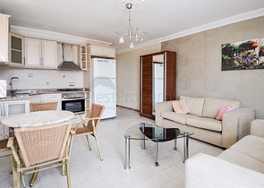 في المركز وباطلالة على القلعة - شقق تصميم 1+1 - الانيا 