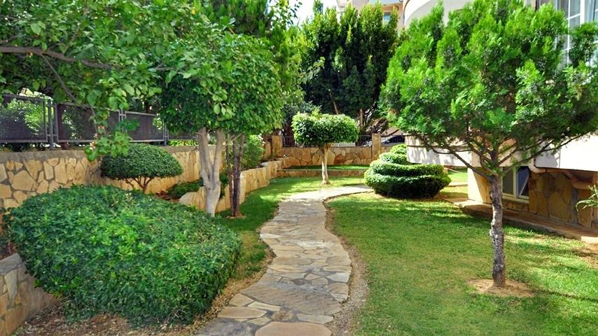 سعر منافس -دوبلكس 4 غرف وصالة - في منطقة اوبا المركزية / الانيا 