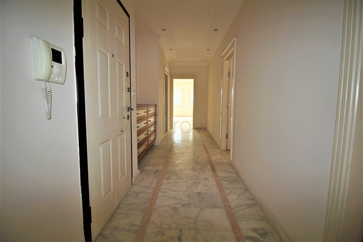 شقة غرفتين وصالة - في مركز مدينة الانيا 