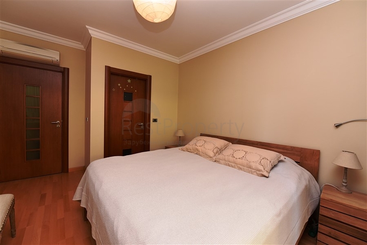 شقة ضمن مجمع فاخر على البحر مباشرة - 3 غرف وصالة - في مركز الانيا 