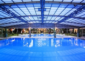 شقة ضمن مجمع فاخر على البحر مباشرة - 3 غرف وصالة - في مركز الانيا 