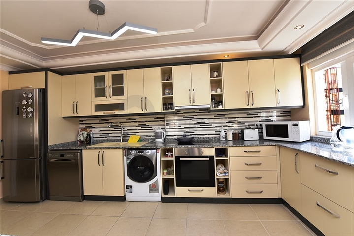 شقة واسعة غرفتين وصالة - مغ الاثاث -قريبة من البحر والخدمات - في مهموتلار / الانيا 