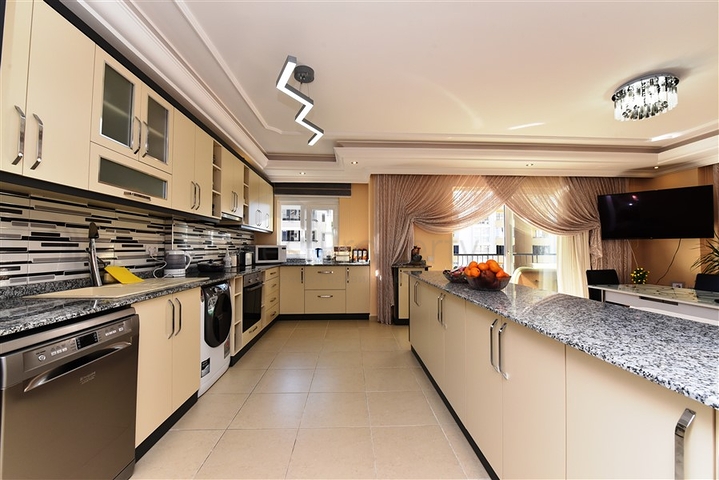 شقة واسعة غرفتين وصالة - مغ الاثاث -قريبة من البحر والخدمات - في مهموتلار / الانيا 