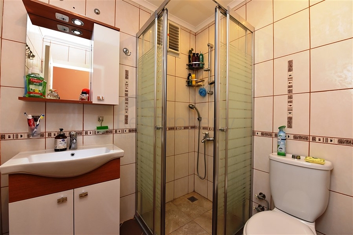 شقة واسعة غرفتين وصالة - مغ الاثاث -قريبة من البحر والخدمات - في مهموتلار / الانيا 