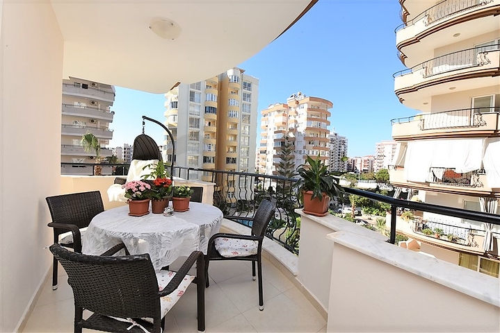 شقة واسعة غرفتين وصالة - مغ الاثاث -قريبة من البحر والخدمات - في مهموتلار / الانيا 