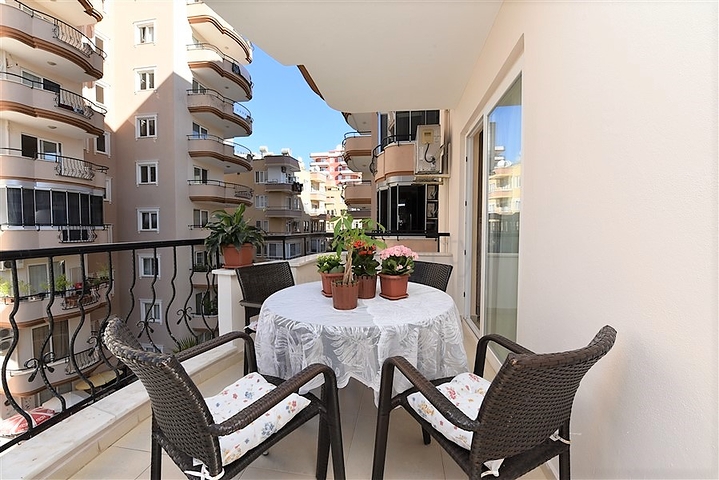 شقة واسعة غرفتين وصالة - مغ الاثاث -قريبة من البحر والخدمات - في مهموتلار / الانيا 