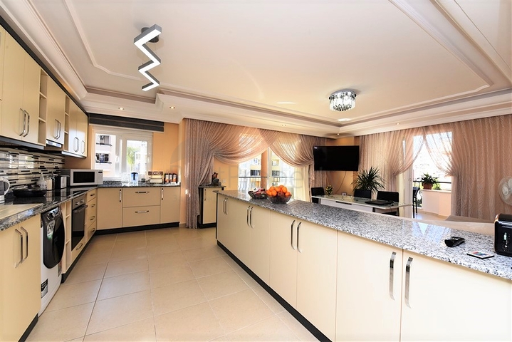 شقة واسعة غرفتين وصالة - مغ الاثاث -قريبة من البحر والخدمات - في مهموتلار / الانيا 