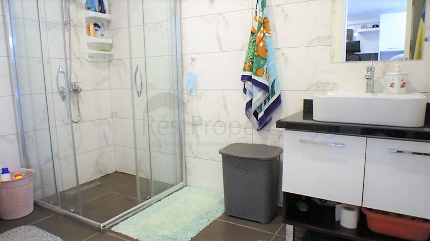 مساحة واسعة -شقة غرفة وصالة مفروشة - ضمن مجمع قريب من البحر والخدمات - في مهموتلار / الانيا 