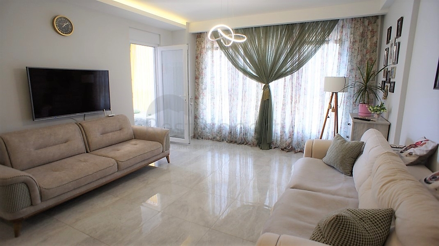 مساحة واسعة -شقة غرفة وصالة مفروشة - ضمن مجمع قريب من البحر والخدمات - في مهموتلار / الانيا 