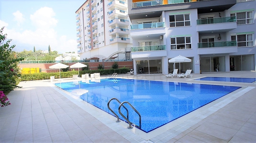 مساحة واسعة -شقة غرفة وصالة مفروشة - ضمن مجمع قريب من البحر والخدمات - في مهموتلار / الانيا 