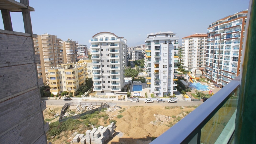 مساحة واسعة -شقة غرفة وصالة مفروشة - ضمن مجمع قريب من البحر والخدمات - في مهموتلار / الانيا 