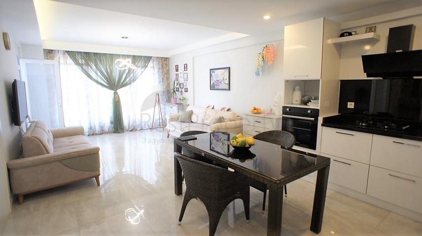 مساحة واسعة -شقة غرفة وصالة مفروشة - ضمن مجمع قريب من البحر والخدمات - في مهموتلار / الانيا 