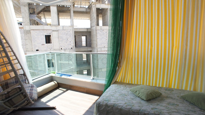 مساحة واسعة -شقة غرفة وصالة مفروشة - ضمن مجمع قريب من البحر والخدمات - في مهموتلار / الانيا 