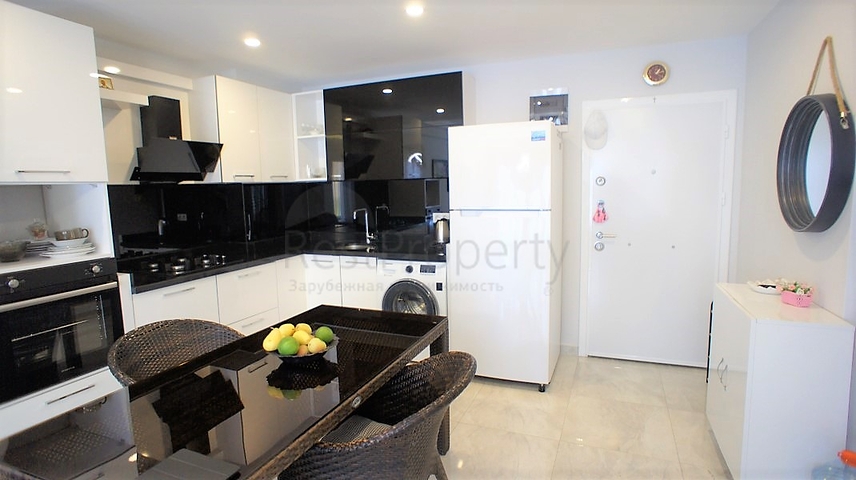 مساحة واسعة -شقة غرفة وصالة مفروشة - ضمن مجمع قريب من البحر والخدمات - في مهموتلار / الانيا 