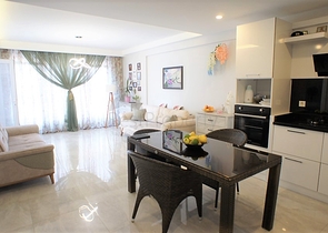 مساحة واسعة -شقة غرفة وصالة مفروشة - ضمن مجمع قريب من البحر والخدمات - في مهموتلار / الانيا 