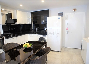 مساحة واسعة -شقة غرفة وصالة مفروشة - ضمن مجمع قريب من البحر والخدمات - في مهموتلار / الانيا 