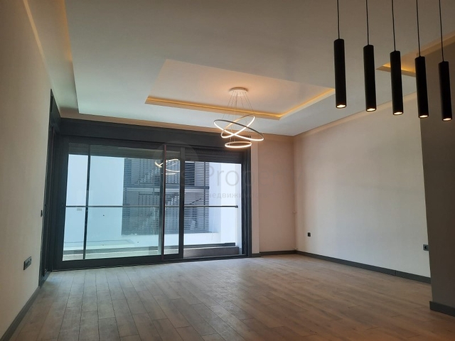 فرصة استثمارية - مجمع عائلي قيد الانشاء - في مركز الانيا