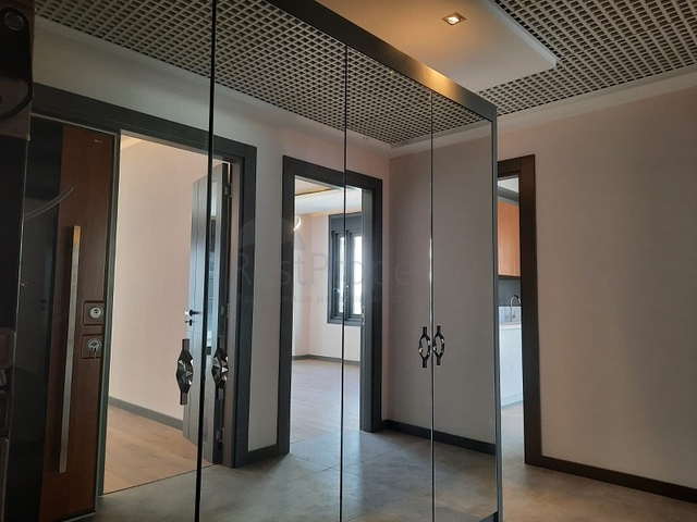 فرصة استثمارية - مجمع عائلي قيد الانشاء - في مركز الانيا