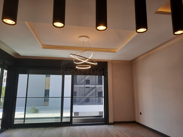 فرصة استثمارية - مجمع عائلي قيد الانشاء - في مركز الانيا